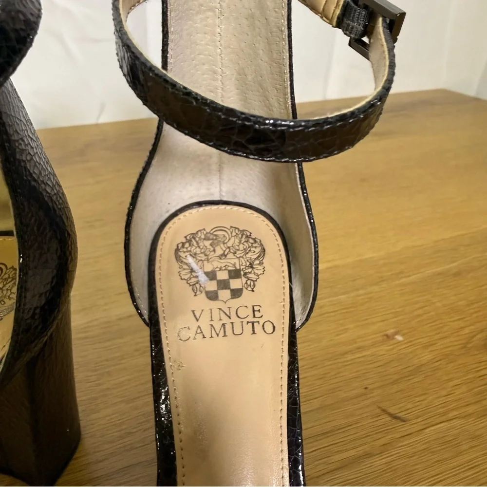 Vince Camuto Patent leather Black Textured Ankle Strap Block Heel Sandals Size 9